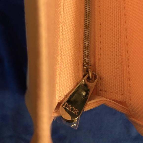 Christian Dior Pink makeup case - Picture 5 of 5